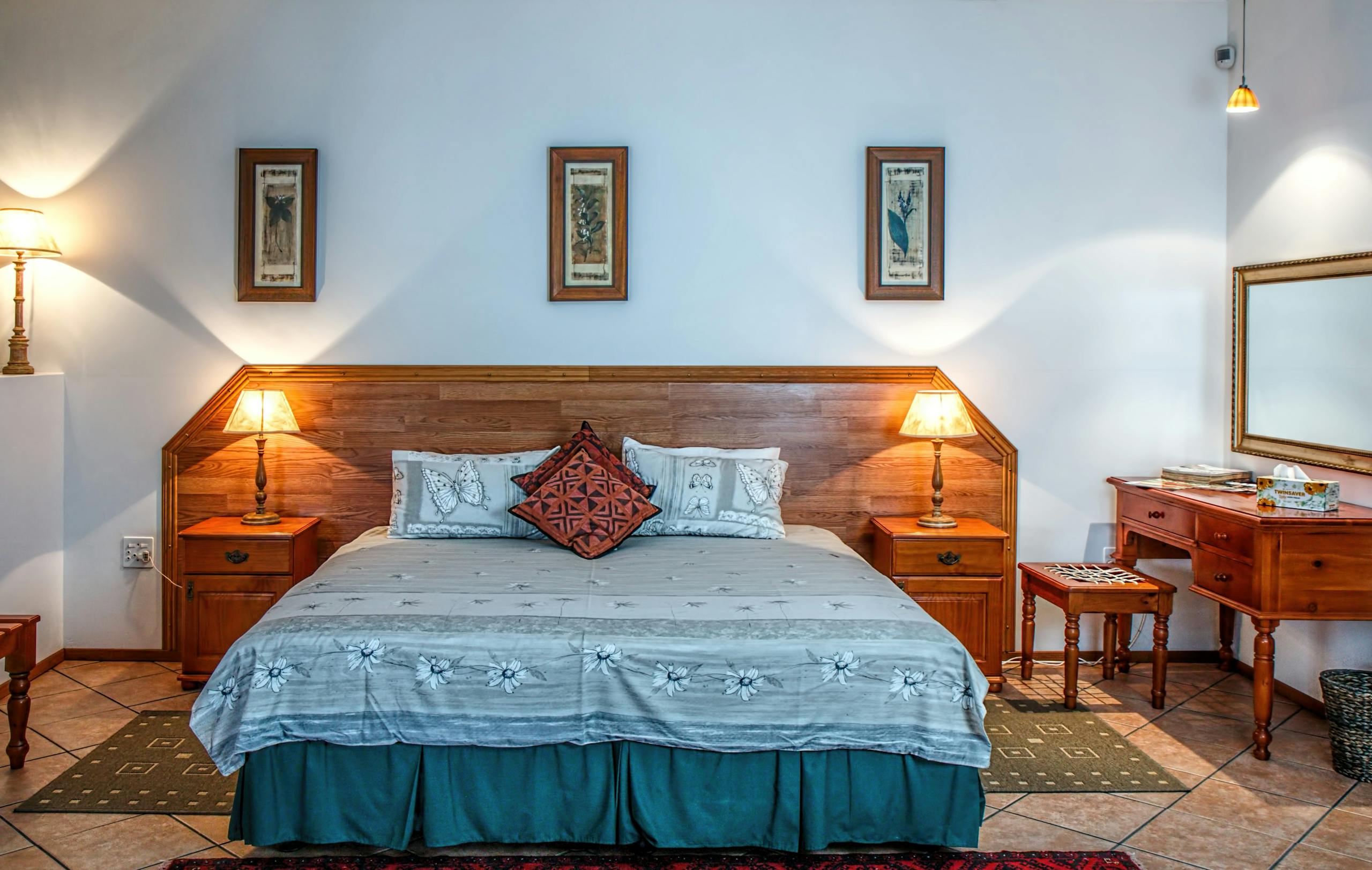 Stylish bedroom featuring wooden furniture and soft lighting for a warm ambiance.